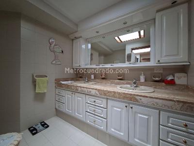 Apartamento de 3 alcobas en venta en La Carolina, Bogotá, 285 m² · foto 16 de 18