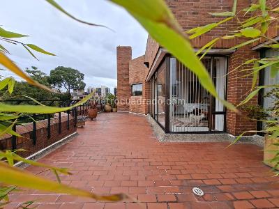Apartamento de 3 alcobas en venta en La Carolina, Bogotá, 285 m² · foto 6 de 18