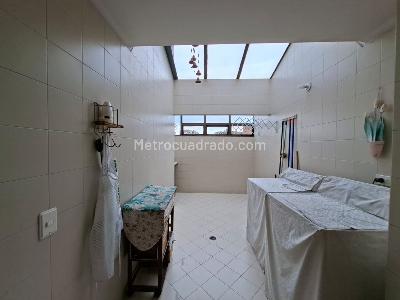 Apartamento de 3 alcobas en venta en La Carolina, Bogotá, 285 m² · foto 7 de 18