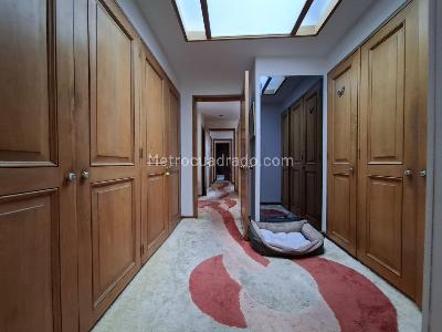 Apartamento de 3 alcobas en venta en La Carolina, Bogotá, 285 m² · foto 13 de 18