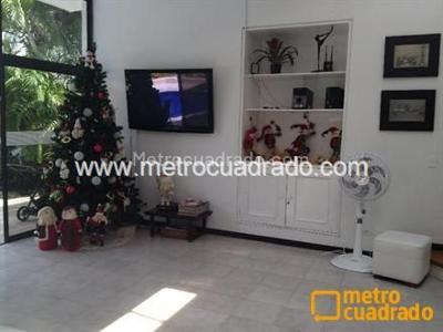 Casa de 4 alcobas en arriendo en El Peñon, Girardot, 200 m² · foto 2 de 15