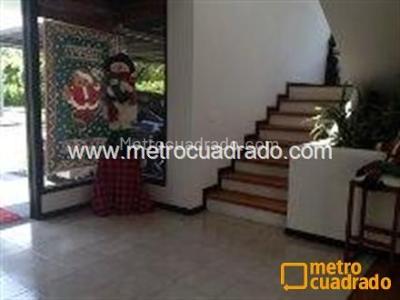 Casa de 4 alcobas en arriendo en El Peñon, Girardot, 200 m² · foto 3 de 15