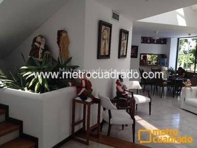Casa de 4 alcobas en arriendo en El Peñon, Girardot, 200 m² · foto 4 de 15