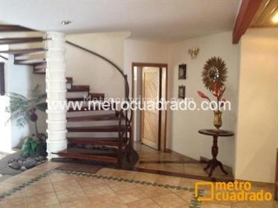 Casa de 3 alcobas en venta en Alhambra (Rio De Oro), Bogotá, 262 m² · foto 2 de 15