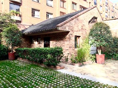 Casa de 5 alcobas en venta en El Nogal, Bogotá, 824 m² · foto 6 de 20