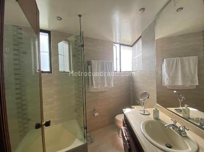 Apartamento de 3 alcobas en venta en Altamira De Iberia, Bogotá, 150 m² · foto 2 de 9