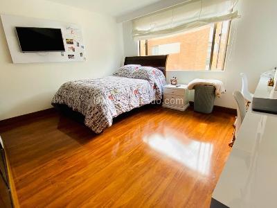 Apartamento de 3 alcobas en venta en Los Rosales, Bogotá, 204 m² · foto 11 de 19