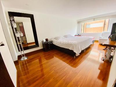 Apartamento de 3 alcobas en venta en Los Rosales, Bogotá, 204 m² · foto 14 de 19
