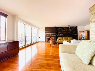 Apartamento de 3 alcobas en venta en Los Rosales, Bogotá, 204 m² · foto 2 de 19