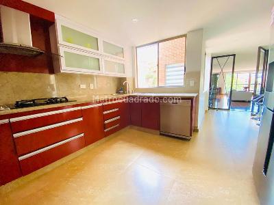 Apartamento de 3 alcobas en venta en Los Rosales, Bogotá, 204 m² · foto 6 de 19