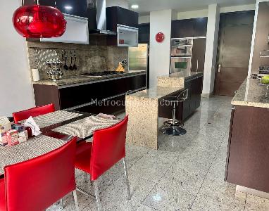 Apartamento de 3 alcobas en venta en Chapinero Alto, Bogotá, 296 m² · foto 8 de 13