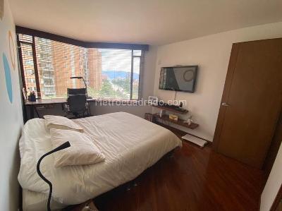 Apartamento de 2 alcobas en venta en La Carolina, Bogotá, 240 m² · foto 3 de 9
