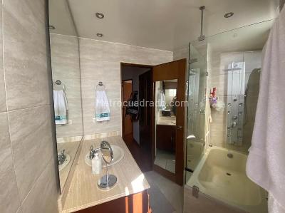 Apartamento de 2 alcobas en venta en La Carolina, Bogotá, 240 m² · foto 8 de 9