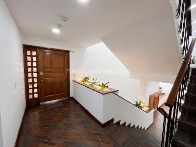 Apartamento de 3 alcobas en venta en Gratamira, Bogotá, 131 m² · foto 2 de 20