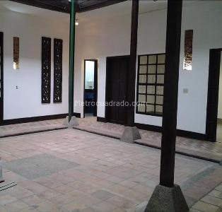 Casa de 5 alcobas en venta en La Candelaria, Bogotá, 450 m² · foto 3 de 9