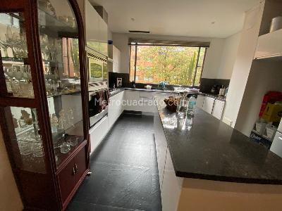 Apartamento de 3 alcobas en venta en Los Rosales, Bogotá, 380 m² · foto 11 de 13
