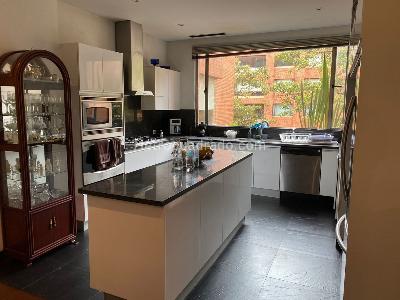 Apartamento de 3 alcobas en venta en Los Rosales, Bogotá, 380 m² · foto 13 de 13