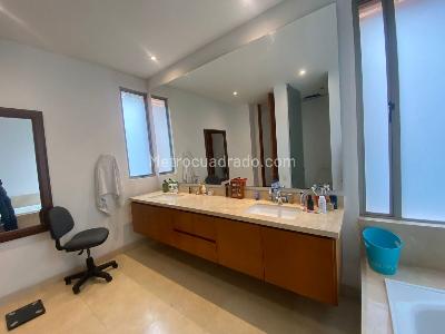 Apartamento de 3 alcobas en venta en Los Rosales, Bogotá, 380 m² · foto 6 de 13