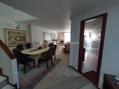 Apartamento de 4 alcobas en venta en Santa Barbara, Bogotá, 153 m² · foto 3 de 19