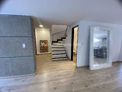 Casa de 3 alcobas en venta en Santa Barbara Central, Bogotá, 183 m² · foto 4 de 17