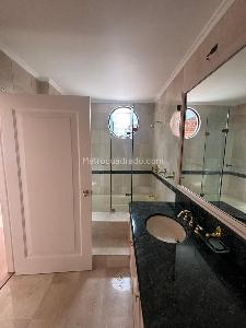 Apartamento de 3 alcobas en venta en El Nogal Chico, Bogotá, 211 m² · foto 9 de 20