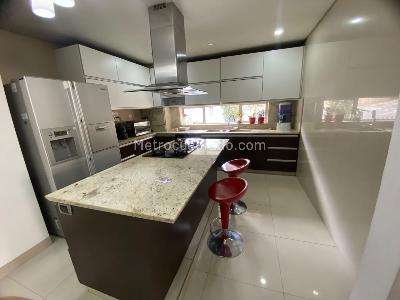 Apartamento de 2 alcobas en venta en Los Rosales, Bogotá, 210 m² · foto 11 de 16