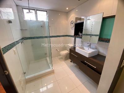 Apartamento de 2 alcobas en venta en Los Rosales, Bogotá, 210 m² · foto 12 de 16