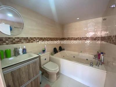 Casa de 3 alcobas en arriendo en Cedro Golf, Bogotá, 142 m² · foto 5 de 10