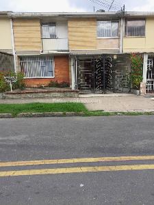 Casa en venta en Los Alcazares, Bogotá · foto 2 de 13