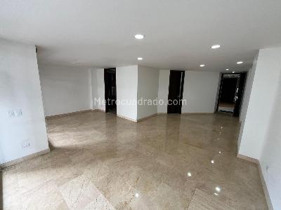 Apartamento de 3 alcobas en venta en Molinos Norte, Bogotá, 128 m² · foto 2 de 16
