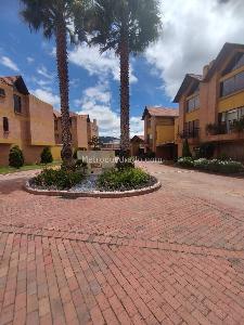 Casa de 5 alcobas en venta en Avenida Chilacos, Chía, 259 m² · foto 2 de 20