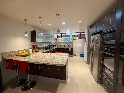 Apartamento de 3 alcobas en venta en Cerros De Santa Barbara, Bogotá, 229 m² · foto 3 de 19