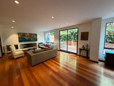 Apartamento de 3 alcobas en venta en Cerros De Santa Barbara, Bogotá, 229 m² · foto 4 de 19
