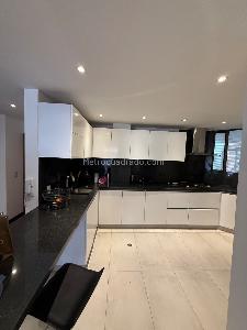 Apartamento de 3 alcobas en venta en Chico San Patricio, Bogotá, 120 m² · foto 3 de 20