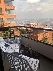 Apartamento de 3 alcobas en venta en Altos De Chico, Bogotá, 200 m² · foto 2 de 16