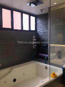 Apartamento de 3 alcobas en venta en Altos De Chico, Bogotá, 200 m² · foto 8 de 16