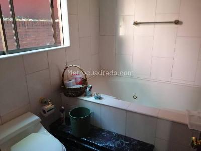 Apartamento de 4 alcobas en venta en Chico Los Rosales, Bogotá, 375 m² · foto 10 de 17