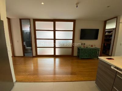 Apartamento de 2 alcobas en venta en Calleja Alta, Bogotá, 101 m² · foto 2 de 18