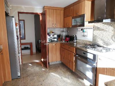Apartamento de 3 alcobas en venta en Sierras Del Moral, Bogotá, 191 m² · foto 3 de 20