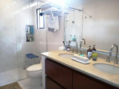 Apartamento de 3 alcobas en venta en Sierras Del Moral, Bogotá, 191 m² · foto 16 de 20