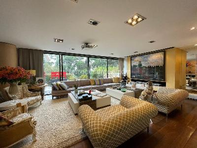 Casa de 4 alcobas en venta en Chico Alto, Bogotá, 450 m² · foto 2 de 20