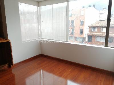 Apartamento de 3 alcobas en venta en Santa Barbara Central, Bogotá, 176 m² · foto 2 de 15