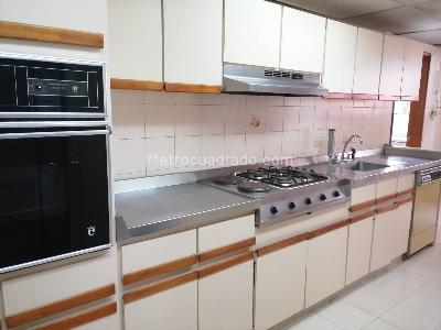 Apartamento de 3 alcobas en venta en Santa Barbara Central, Bogotá, 176 m² · foto 14 de 15