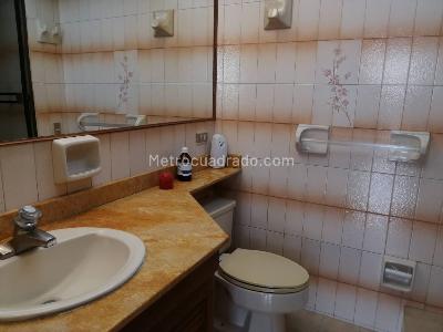 Apartamento de 3 alcobas en venta en Santa Barbara Central, Bogotá, 176 m² · foto 9 de 15