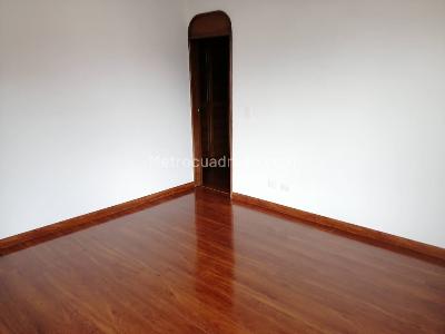 Apartamento de 3 alcobas en venta en Santa Barbara Central, Bogotá, 176 m² · foto 3 de 15