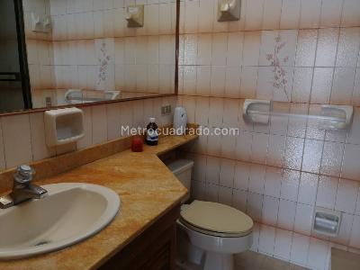Apartamento de 3 alcobas en venta en Santa Barbara Central, Bogotá, 176 m² · foto 7 de 15