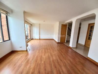 Apartamento de 3 alcobas en venta en Chico Santa Barbara, Bogotá, 117 m² · foto 2 de 16