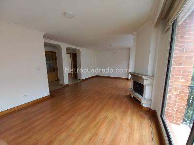 Apartamento de 3 alcobas en venta en Chico Santa Barbara, Bogotá, 117 m² · foto 3 de 16