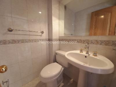 Apartamento de 3 alcobas en venta en Chico Santa Barbara, Bogotá, 117 m² · foto 15 de 16