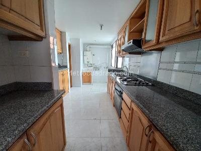 Apartamento de 3 alcobas en venta en Chico Santa Barbara, Bogotá, 117 m² · foto 4 de 16